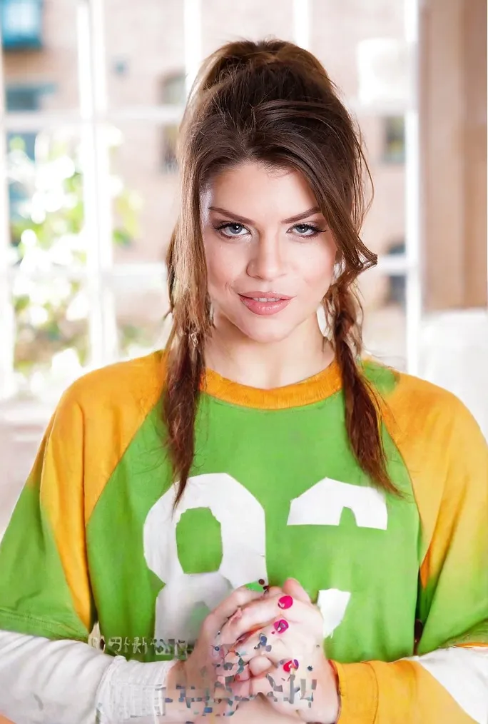 Lucia Love: Complete Biography & Net Worth 2025