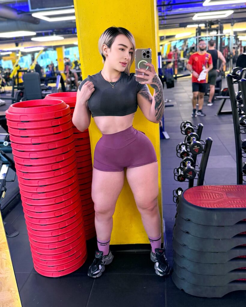 Veronica Obando: Colombian Model, Age, Net Worth & Full Bio 2025