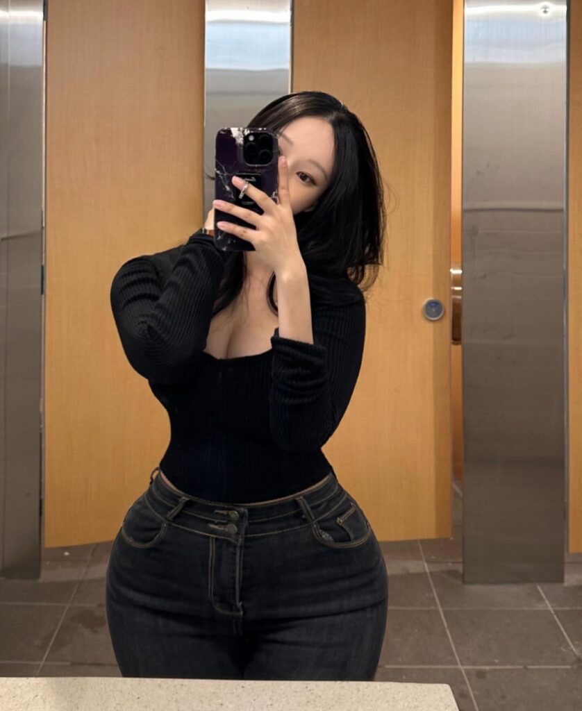 Yuyuhwa: Age, Career, Height, Education, Boyfriend Family & Net Worth 2025